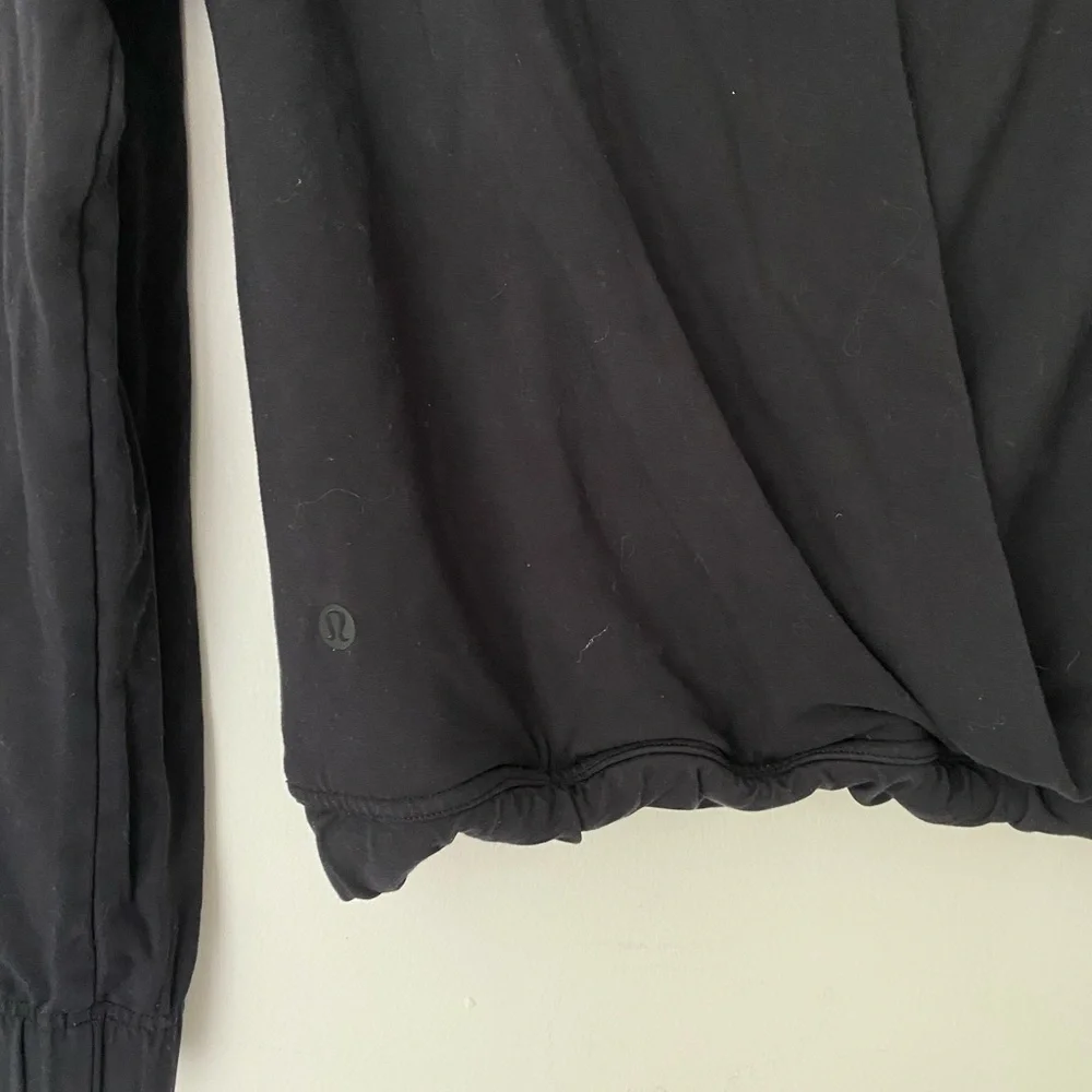 Lululemon Jacket Women’s 4 Black Cropped Hoodie